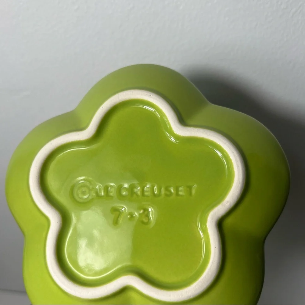 Le Creuset Stoneware Flower Petal Scalloped Trinket Dish Plate Tray